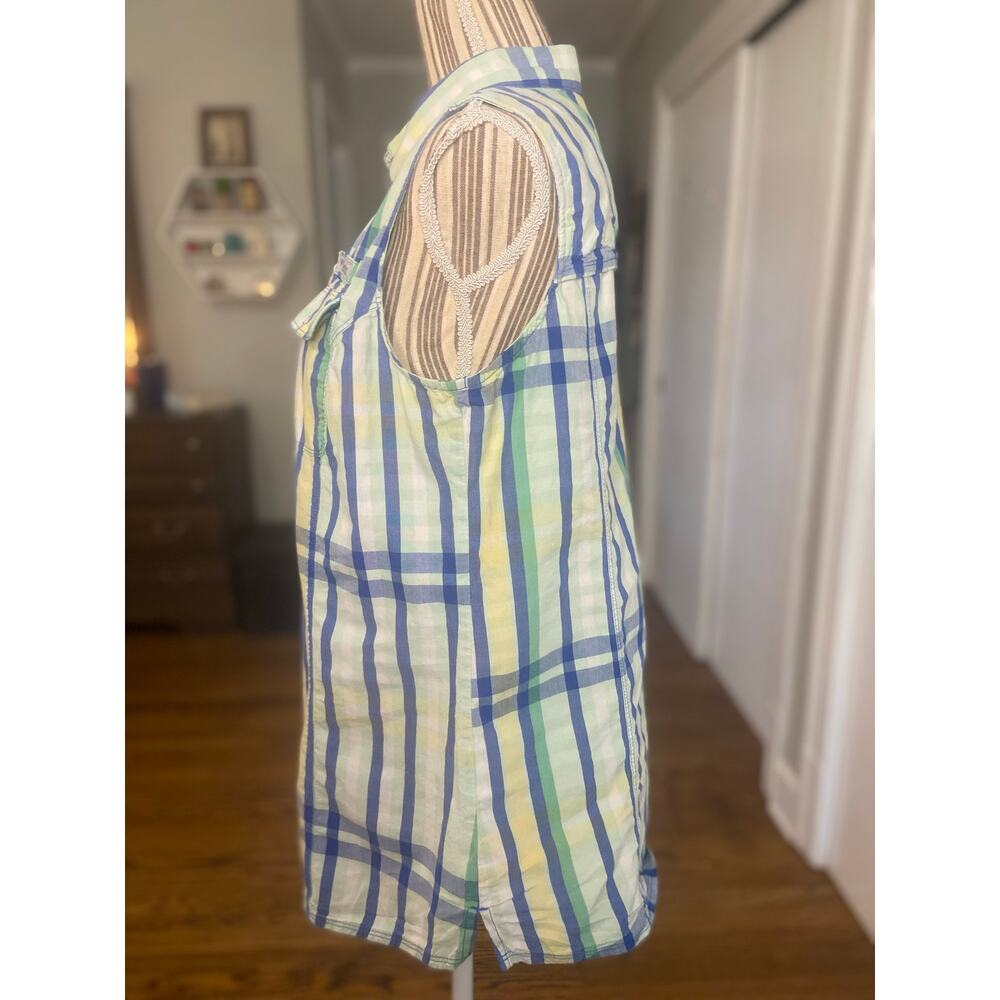 Columbia green and blue plaid sleeveless button front ladies top - Picture 4 of 10